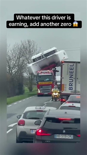 Unbelievable driving #hgvdrivers #dashcam #dashcamvideos #caughtoncamera #nearmiss