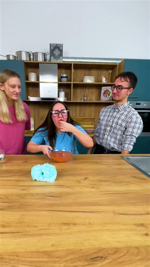 Engagement ring surprise in melting cotton candy