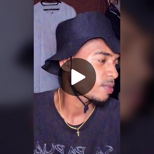 Stylish Fashion Tips with Bucket Hat and Gold Chain