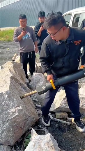 Durable Handheld Splitter for Harsh Conditions