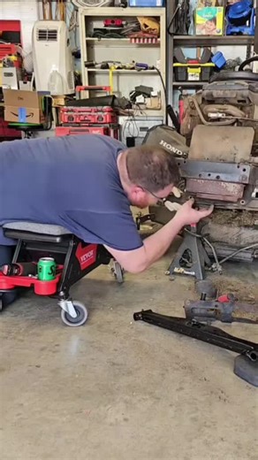 High-Quality Mechanic Seat Stool from VEVOR