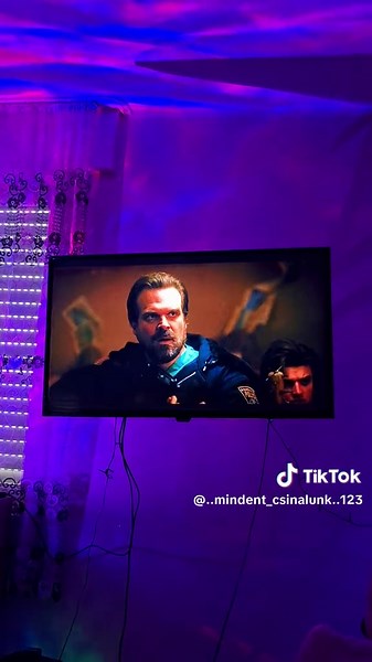 Adorable Moments from Stranger Things Scenes