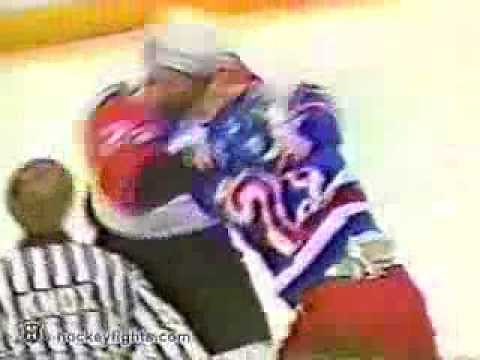 George McPhee vs Rick Tocchet Mar 22, 1986