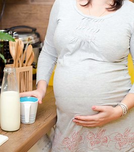 Almond Milk During Pregnancy: 9 Benefits And 4 Side Effects