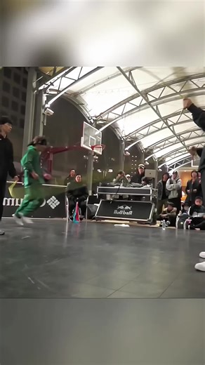 Energetic Hip Hop Dance Video with Double Dutch Moves