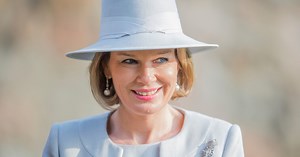 Koningin Mathilde is 50: dit is haar nieuwe officiële portret