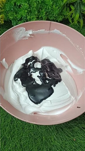 mosi ko khilao mousse cake🤭😋#viral#recipe#trending#food#trendingshorts#ytshorts#yt#youtubeshorts#