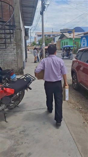 Del escritorio al negocio del cliente: soluciones que se ponen en marcha En SCS Soluciones Integrales creemos que un buen servicio empieza antes de llegar al cliente. Planificamos, preparamos equipos, verificamos cada detalle y recién entonces salimos a campo. Laptops, impresoras y sistemas listos para ser implementados donde más se necesitan. Acompañamos a nuestros clientes en cada paso, desde la oficina hasta la puesta en marcha. | SCS Soluciones Integrales S.A.C | Facebook