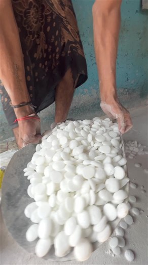 7.9M views · 101K reactions | India’s most ancient sweet “Batasha” made from Sugar Syrup. | Street Food Recipes | Facebook