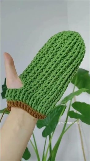 Let’s crochet cactus gloves together 🌵💚 Who wants the pattern?? #crochetpattern #cactusgloves