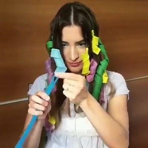 La jolie @braids_in_action vous montre comment utiliser les bigoudis magiques Jennyfhair Disponible sur notre site www.jennyfhair.com ❤ Shop now 👉 bit.ly/magiccurl | Jennyfhair