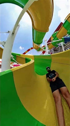 🔥Insta360 X5 in Waterpark #insta360 #insta360x5 #insta360x4 #dji #gopro #waterpark #trending #shorts