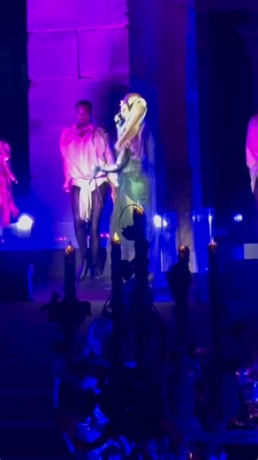 Ariana Grande's Powerful Performance: A Comprehensive Review