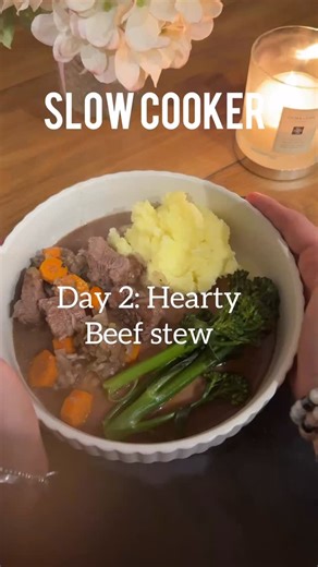 💫5 Days Of Slow Cooker Meals for Busy Nights💫 Day Two: Hearty Beef Stew This slow cooker beef stew is the perfect comfort food for chilly nights. I recommend searing off the beef in the pan first, if you have time, this gives it much more flavour. Pop everything in the slow cooker in the morning and come home to the smell of dinner already done! Serve with creamy mash & veg. Don’t forget to follow @thescattymum to see what tomorrow’s recipe is! 🛒 Ingredients: serves 4 • 800-900g braising or s