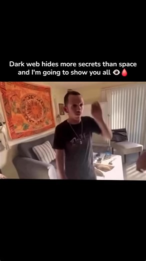 @restricteddarkweb on Instagram: "Just @restricteddarkweb 日本利用压电瓷砖将脚步转化为电能。这些瓷砖捕捉来自你脚步的动能。当你行走时，你的重量和动作会对瓷砖产生压力。瓷砖会轻微弯曲，从而产生机械应力。瓷砖内部的压电材料将这种应力转化为电能。每一步都会产生少量电荷，而数百万步结合在一起就能产生足够的电力来驱动 LED 灯、数字显示屏和传感器。在像涩谷车站这样繁忙的地方，每天大约有 240 万个脚步为这一系统作出贡献。这些电能可以被储存或立即使用，从而减少对传统电力来源的依赖，并支持可持续的城市基础设施。这种方法将日常运动转化为实用的可再生能源 #日本 #知识 #事实 你知道吗 推荐 科技 创新 历史 技术 实验 热门"