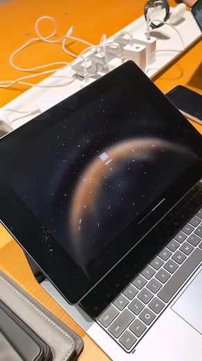 80K views · 1.2K reactions | Switch from tablet to PC mode in one swipe #HuaweiMatePadEdge | Tech valley | Facebook