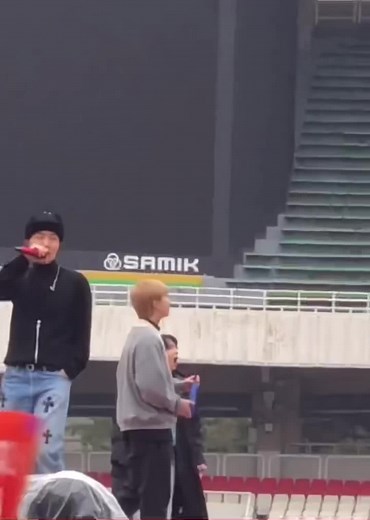 深夜テンションごめんなさいww無理笑い止まらないwwwww#BTS #방탄소년단 #김석진