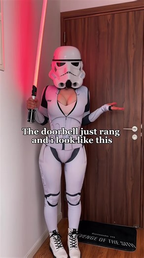 Ooops! How would you react, if I’d open the door to you? 🤭 . . . #fyp #starwars #stormtrooper #tiktokviral #philly