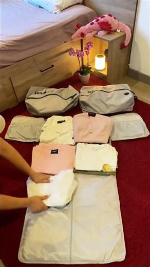 Packing with double vacuum compression bags?! 🤯 #jennibag #travelhacks #shortvideo