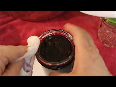 Aunt Duddie Makes Seedless Blackberry Jam