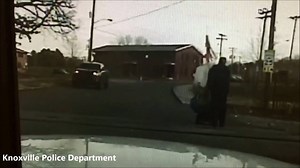 26K views · 353 reactions | CAUGHT ON CAMERA: When this officer spotted a woman in an electric wheelchair stranded in the middle of the road, he got out of his cruiser to lend a hand and pushed her all the way home. bit.ly/2CQfm6v | FOX 26 Houston | Facebook