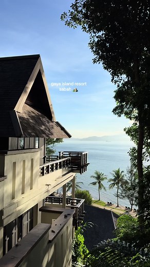 thinking going to sabah? here is one of the best private resort for you to choose. with direct view of mount kinabalu,and perfect sunrise from your room. Breathtaking. - Gaya island resort - 15 minutes boat ride from kk __ #sabah #mountkinabalu #gunungkinabalu #kk #kotakinabalu #malaysia #island