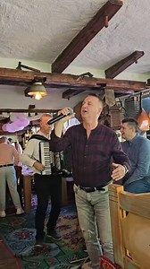 297K views · 2.5K reactions | Ako sretnes Hanku. Najbolje muzicko ostvarnje ikad za vrijeme bivse Jugoslavije. Ovaj gospodin nije Safet Isovic niti ga ko moze zamijeniti ali tako umilno i toplo pjeva sa osjcajem svoje duse a i vidi se koliko uziva u postovanju ove pjesme a sa njim i ova dva gospodina sto ga prate. Divni ste i predivni. Mjesto kod Tuzle i savrsen etno restoran sa konacima. Etno Avlija Mackovac. Bas mi je lijepo bilo! #sako #sakopolumenta | Sako Polumenta | Facebook