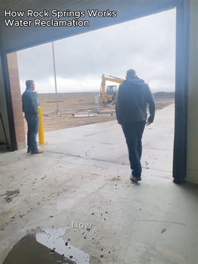 From Biosolids to Soil Amendment 📷📷 After drying and testing, biosolids can be reused as a soil amendment. Superintendent Seals explains how residents can 𝘣𝘦𝘯𝘦𝘧𝘪𝘵 𝘥𝘪𝘳𝘦𝘤𝘵𝘭𝘺 from this process. #Mayor #Super#superintendent #wastewater #soilamendment #biosolids