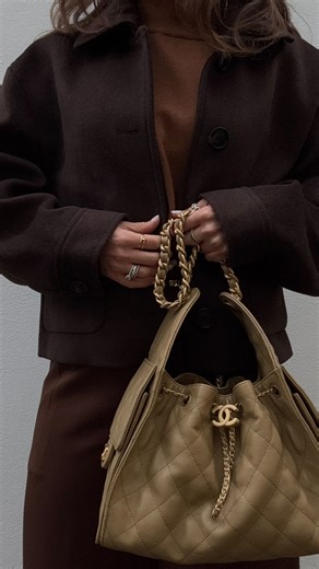Brunette B on Instagram: "If you had to choose ONE single color to wear for the rest of the year, what would it be? My choice is obvious: brown in all its versions, from the dark espresso of the jacket to the soft nude of my favorite new bag. Most importantly elegance never goes out of style. #chanel #chanwl25 #hemes #cartier #dior #FashionInspo #AutumnVibes #NeutralStyle #StyleHack #OOTD #OutfitOfTheDay #winter #style #ootd #chanel #bagoftheday #inspo"