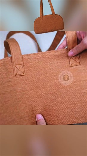 Easy DIY Boston Bag  - Part 2 In Part 2, we begin sewing the main panels of the bag. This stage focuses on accuracy and clean stitches to achieve a professional-looking shape. Take it slow and enjoy the process. #DIYBostonBag #EasySewing #HandmadeAccessories #BagSewing #SewingCommunity #DIYFashion #NorthAmericaDIY #EuropeMakers #SewingProject #CreativeDIY #HandmadeStyle | DIY Creative Crafters | Facebook