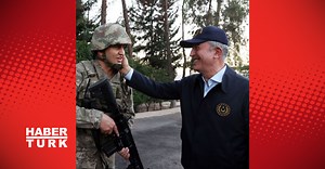 Milli Savunma Bakanı Hulusi Akar, Dağlıca'da Mehmetçik ile bayramlaştı