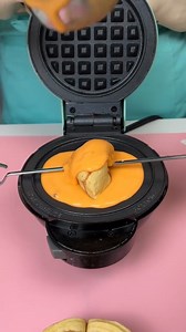 Easy fall treat!😍 This video was produced by Cirqnamics. | Home Hacks & Easy Snacks