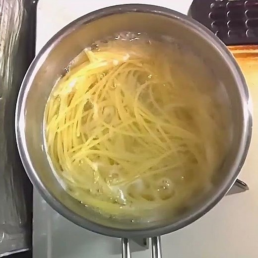 小麦の風味豊かなスパゲッティを茹でるだけの動画 #shorts #料理 #麺