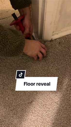 This was so exciting to pull up! I love seeing what’s under carpets in old houses. #parquetwood #renovation #houserenovationuk #renovatingourhome #ukrenovation