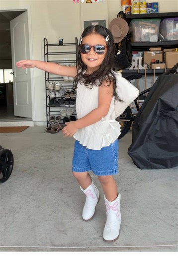 She’s obsessed with this sound and always wants to make a TikTok to it! My girl is so big & beautiful!!💞💕💓💖💗 #toddlerootd #toddlermom #toddlergirl #toddlerfashion #3yearsolds