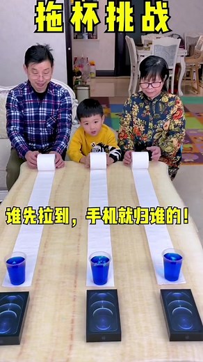 Color Changing Liquid Experiment with Friends