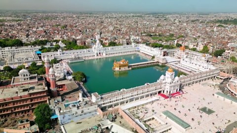 インドのアムリトサル：シク教信仰の中心地をドローンで撮影