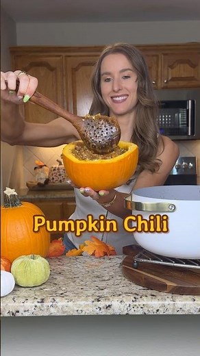 PUMPKIN CHILI 🎃 A cozy fall comfort meal recipe! #pumpkinrecipe #chili #fallrecipes