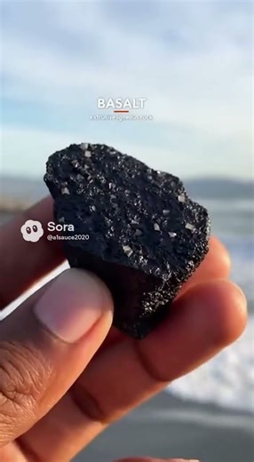 How Igneous Rocks Form #GeologyRocks #IgneousRocks #Rocks #EarthScience #KidsScience #LearningShorts