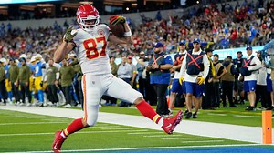 Kelce imitates Deion Sanders' high-skipping dance on TD vs. Chargers