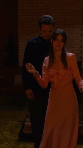 Daisy Edgar-Jones e Sebastian Stan dançando juntos: impossível tirar os olhos. 💃🏻 Fresh (2022) de Mimi Cave. | Cinematologia