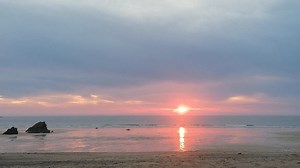 1.9K views · 151 reactions | Our daily window to the beach continues and it's a changing mood in tonight's 20 minute clip. Keep watching as the sun peeks out just before vanishing beyond the horizon. There is a certain peace in this blanket of cloud... Take a moment if you can, and enjoy the silence. "Peace is the result of retraining your mind to process life as it is, rather than as you think it should be." - Wayne W. Dyer | Lusty Glaze | Facebook