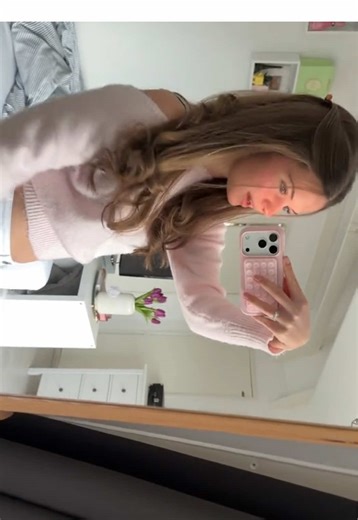 🌺🤍 #ootd #sweater #mirrortiktok #subdued