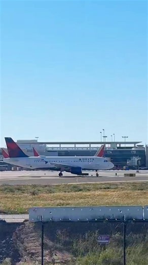 Powerful Aircraft Takeoff Roll ✈️🔥 | Full Throttle Runway Moment