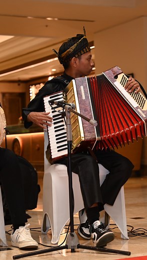[DISCOVER RIAU] We’re having a blast on yesterday’s Opening Ceremony of Discover Riau, in collaboration with Pemerintah Provinsi Riau. Feel the exciting culture of Riau which you can discover at Hotel Borobudur Jakarta, until 30 January 2024 #discoveryhotelsandresorts #hotelborobudurjakarta #RoadtoHBJ50thAnniv #discoverriau #culture | Hotel Borobudur Jakarta