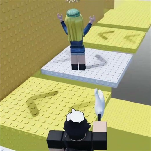 She tries to RUNAWAY but.... 🤣 | #roblox #robloxedit #robloxmemes