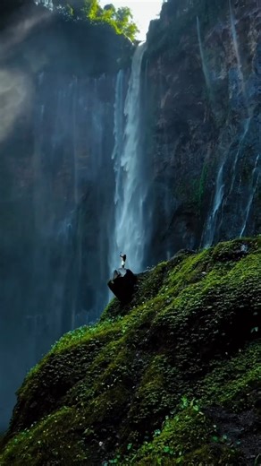 Nice view of a beautiful waterfall... Do you know the place.? 😍🥹💚 #beautifuldestinations #amazingview #amazingplaces #waterfalllovers #nature | Beautiful World