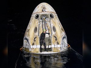 Incredible Footage Of SpaceX Capsule Returning Astronauts To Earth [Videos]