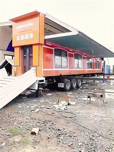 Transforming process of a supermarket building on wheels