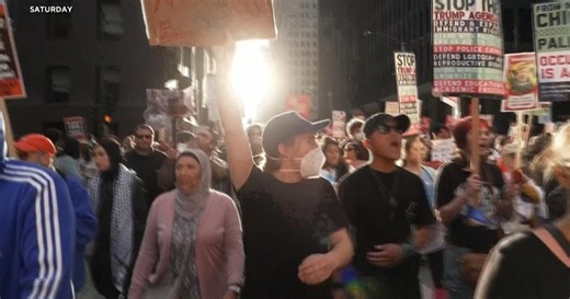 Trump's immigration push sparks protests in Chicago